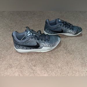 Men’s size 8.5 kobe mamba instinct grey no box great condition